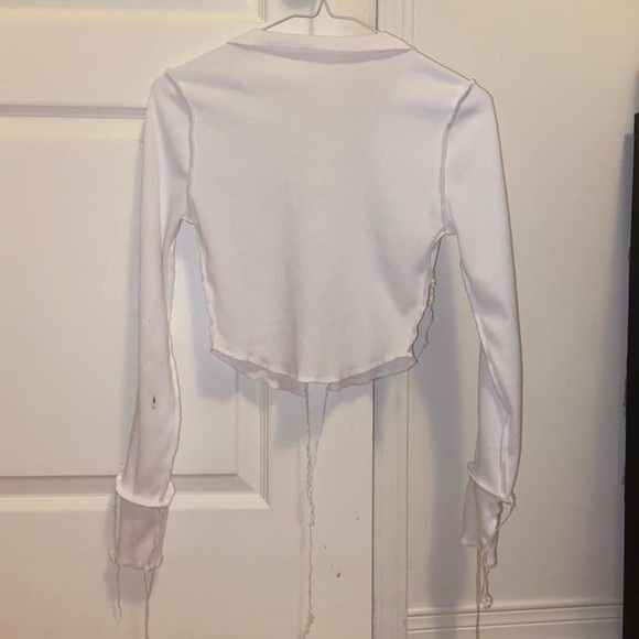 DISTRESSED WHITE CROP TOP - Picture 3 of 3
